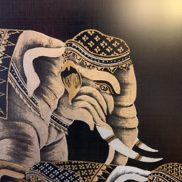 VTG MCM Oriental style hand painted ornate elephants on black silk framed art - Picture 5 of 10